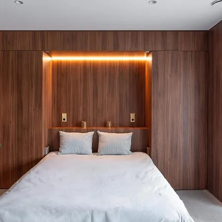 Core -studio Parking -50 Cents *