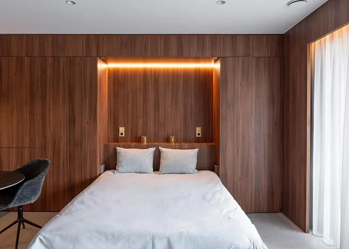 Core -studio Parking -50 Cents *